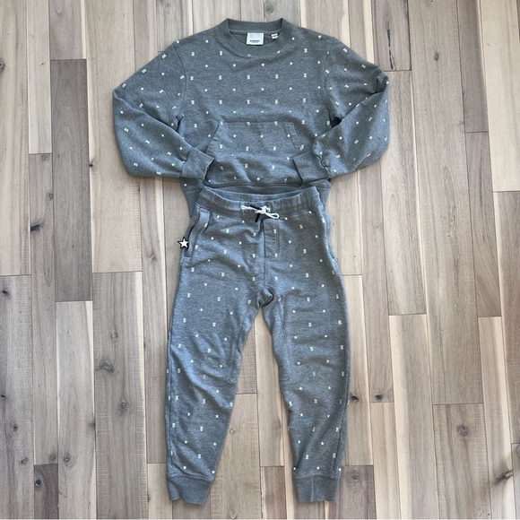 10Y Burberry Unisex Gregory Star Print Jogger & 
12Y Sweatshirt TB Monog… - Picture 1 of 16